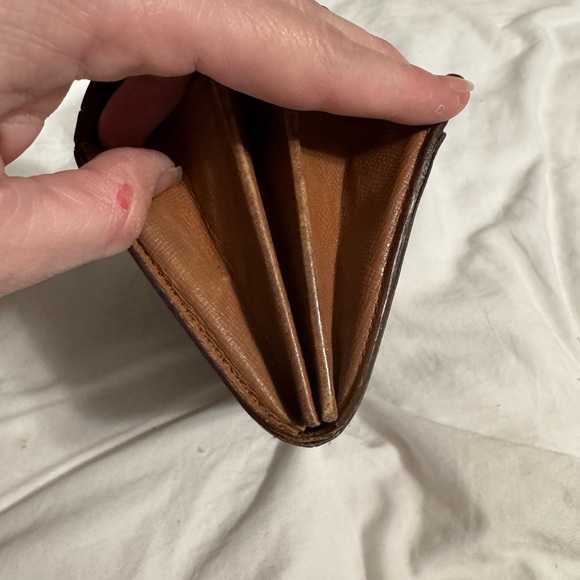 Authentic Vintage Louis Vuitton Sarah Monogram Wallet - Picture 6 of 12